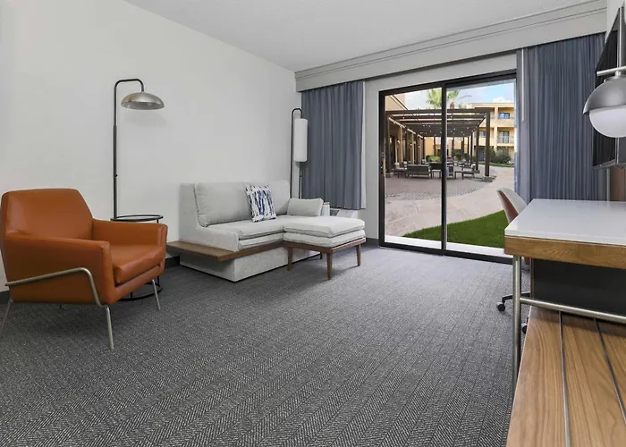 Hotel Courtyard Airport 3*
