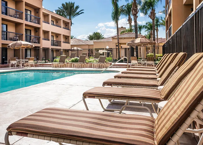 Courtyard Airport Hotel