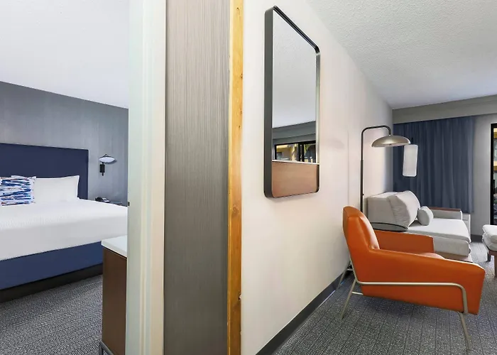 Courtyard Airport Hotel